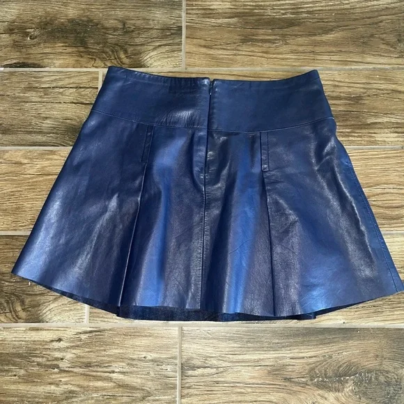 Vince. Navy lamb leather mini skirt women’s size 8 - Picture 2 of 6